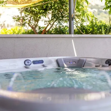 Apartment Luxury With Hot Tub Omis