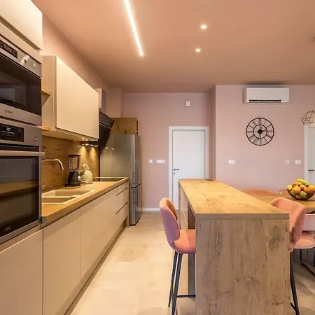 Apartment Luxury With Hot Tub Omis