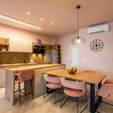 Luxury With Hot Tub Apartment Omis