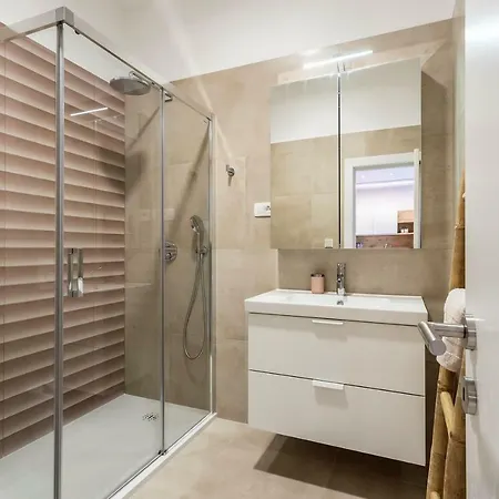 Luxury With Hot Tub * Omis