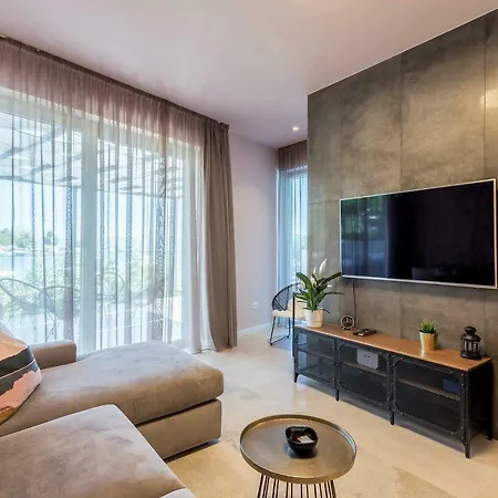 Luxury With Hot Tub Apartment *