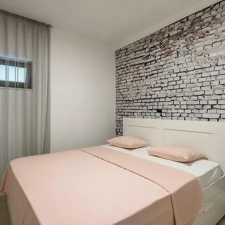 Luxury With Hot Tub Apartment