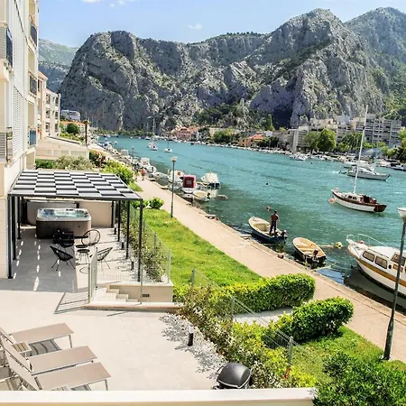 Luxury With Hot Tub Apartman